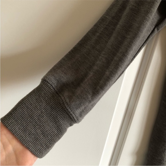 Long studded shoulder sweater - Picture 6 of 7